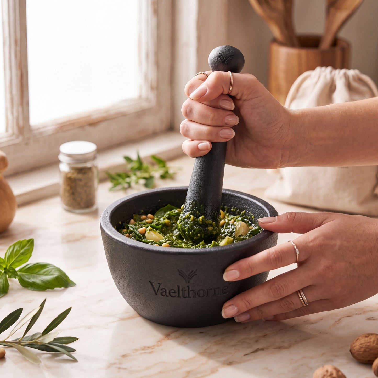 Vaelthorne™ Cast Iron Mortar &amp; Pestle Set